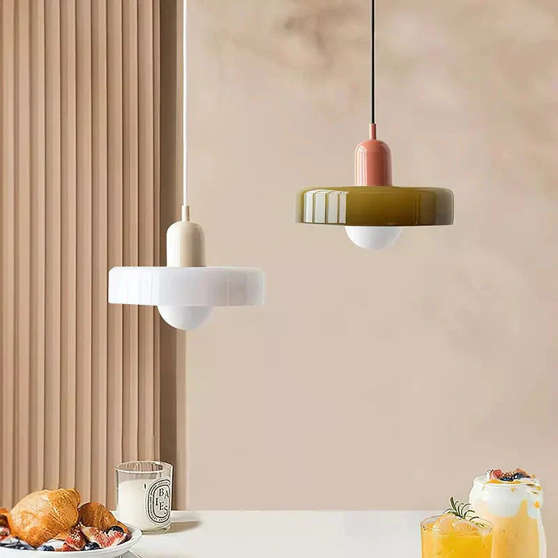Ewerydays | Bauhaus-Pendelleuchte aus farbigem Glas
