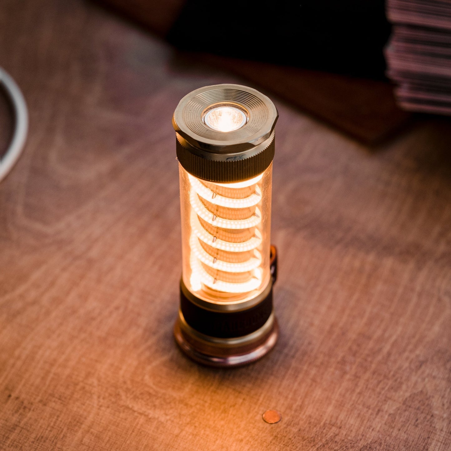 Ewerydays | Edison Light Stick – Mehrzweck-Laterne und Taschenlampe mit USB-C-Aufladung und 7 Leuchtmodi