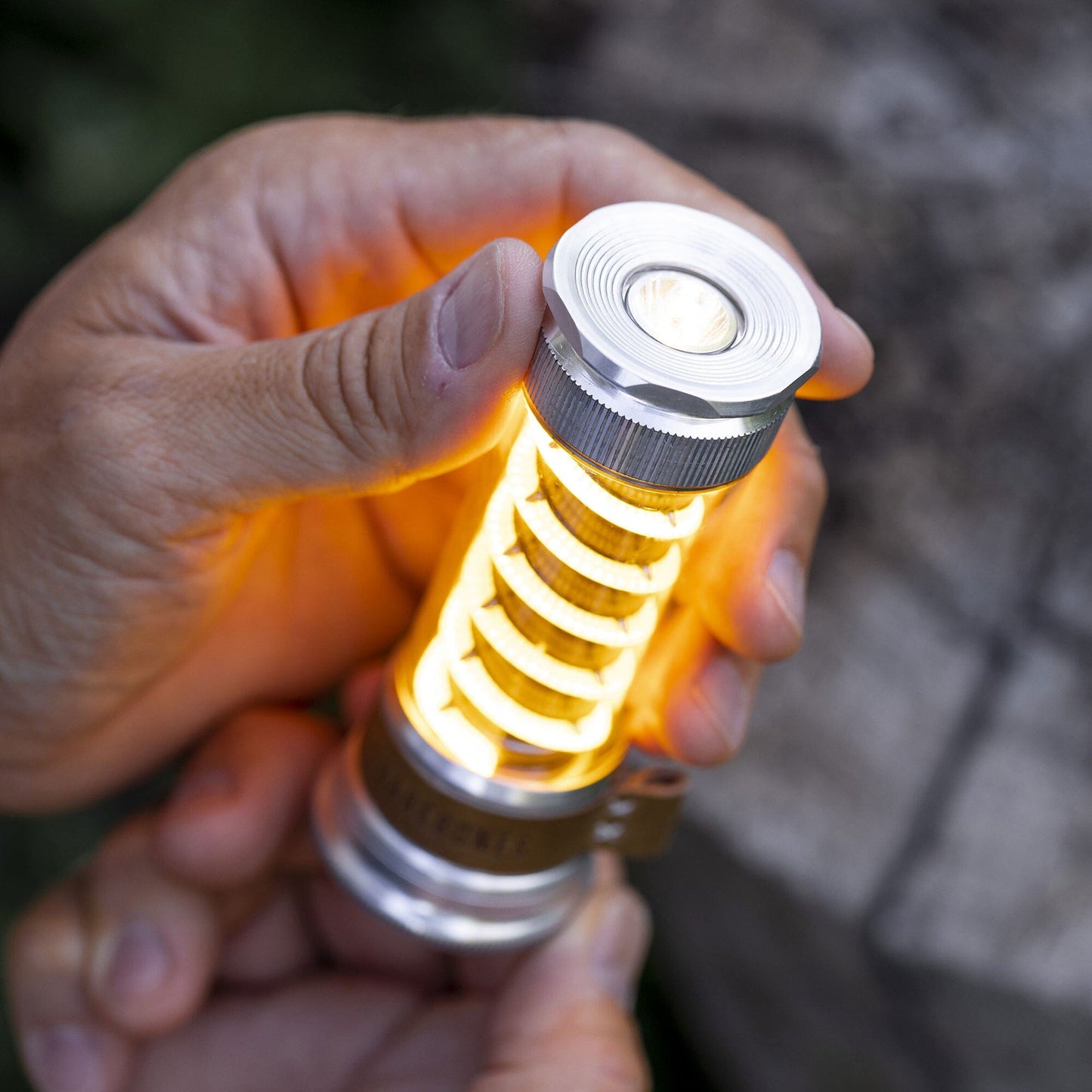 Ewerydays | Edison Light Stick – Mehrzweck-Laterne und Taschenlampe mit USB-C-Aufladung und 7 Leuchtmodi