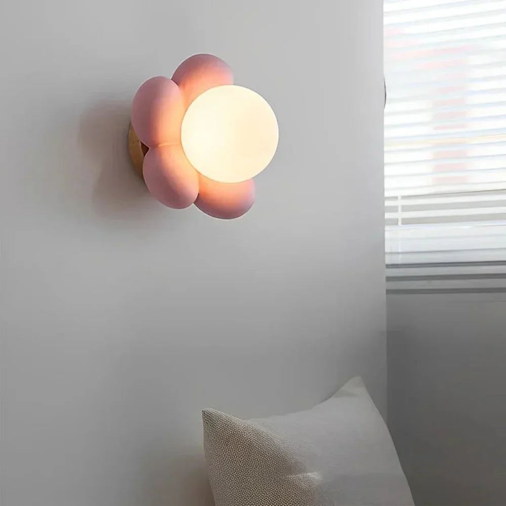 Ewerydays | FloraLux – Moderne Blumen-Wandleuchte LED cremefarben fürs Wohnzimmer