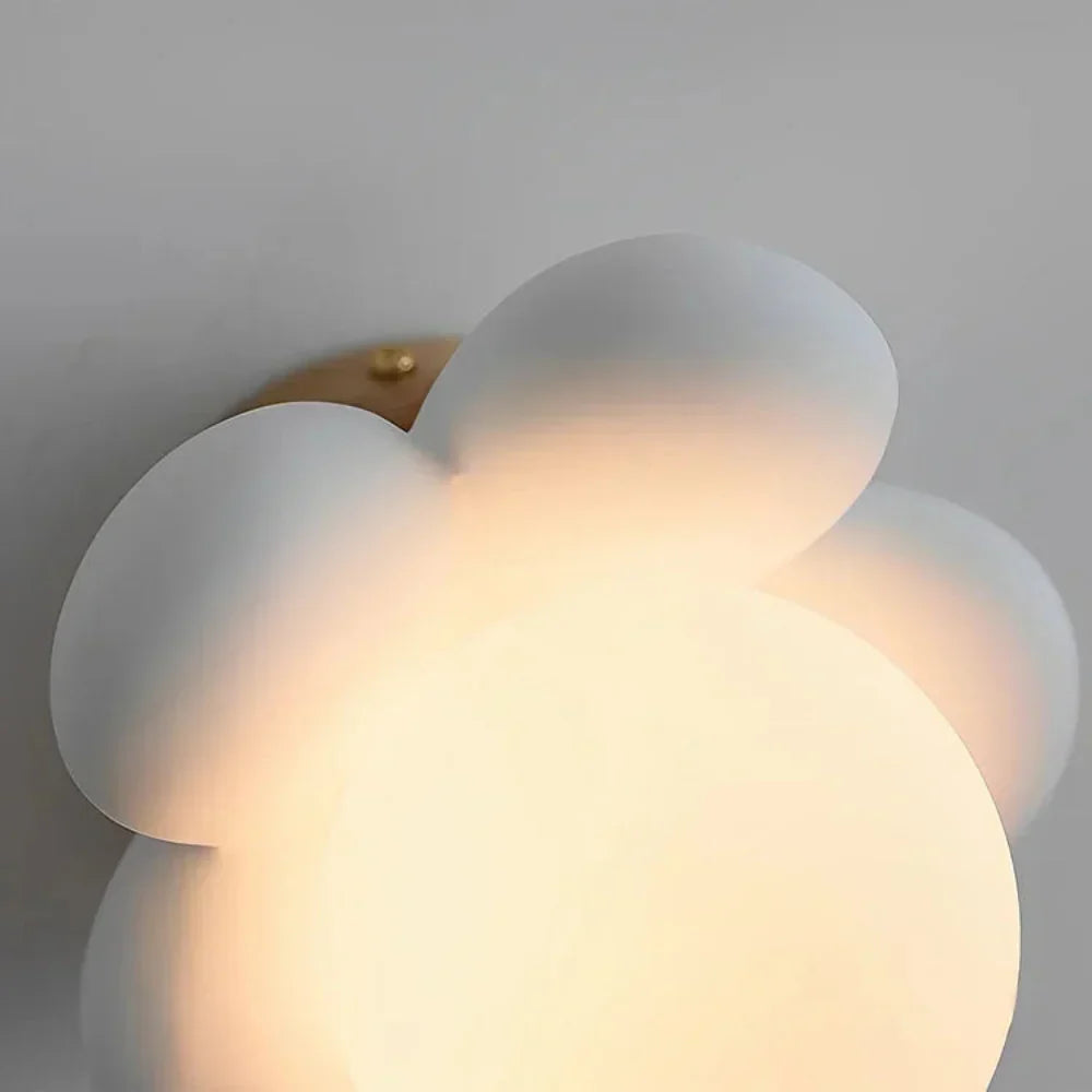Ewerydays | FloraLux – Moderne Blumen-Wandleuchte LED cremefarben fürs Wohnzimmer