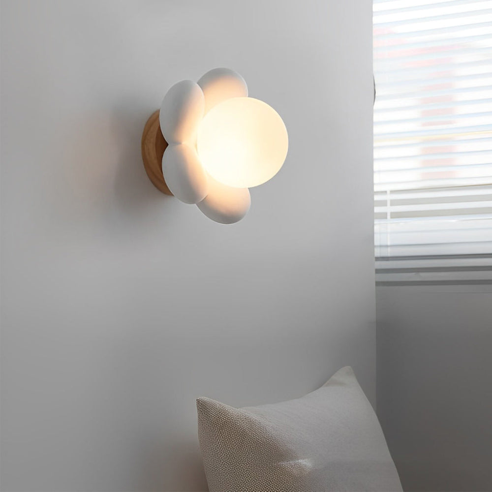 Ewerydays | FloraLux – Moderne Blumen-Wandleuchte LED cremefarben fürs Wohnzimmer