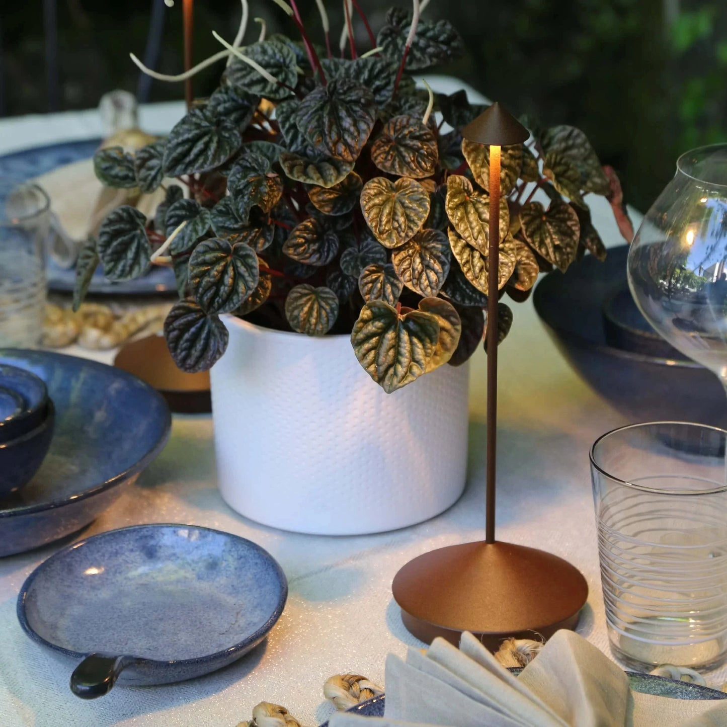 Ewerydays | Tischlampe | LED Kabellos, wiederaufladbar, dimmbar, wasserdicht, vielseitig