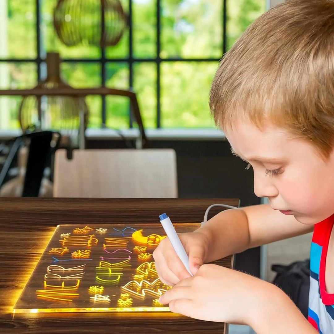 Ewerydays | Leuchtendes LED Zeichenbrett für Kinder