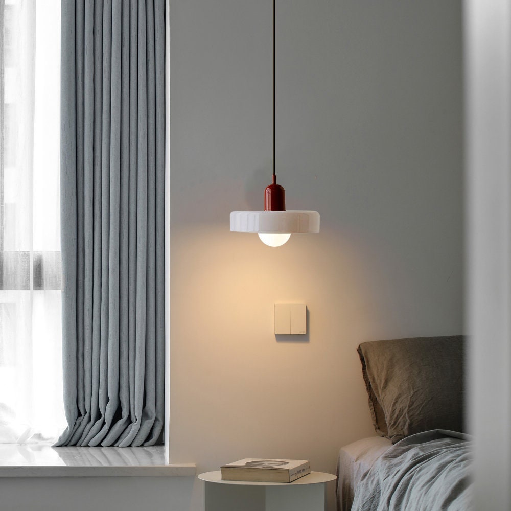 Ewerydays | Bauhaus-Pendelleuchte aus farbigem Glas