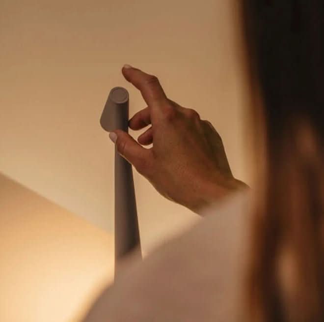 Ewerydays | Wiederaufladbare tragbare LED-Tischlampe