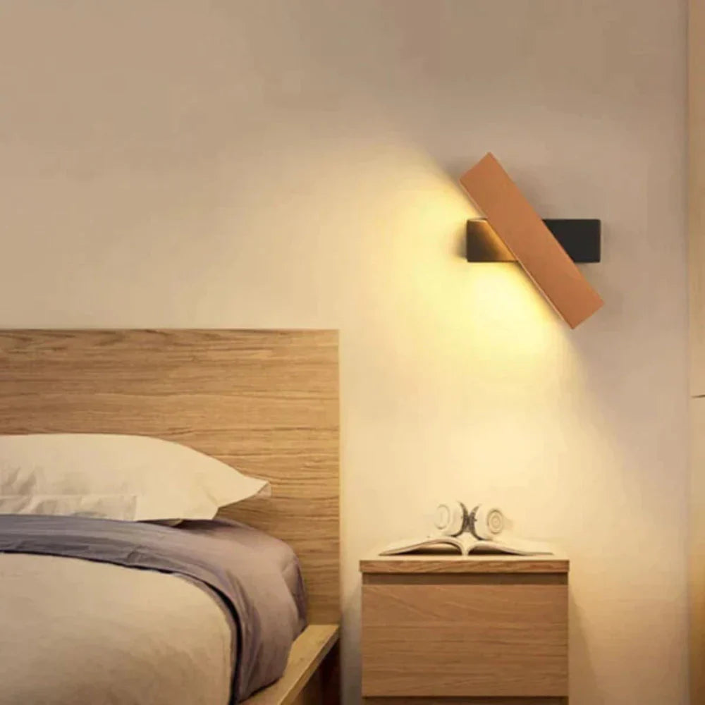 Ewerydays | Moderne LED-Wandlampe mit drehbarem Holzdesign – Energiesparend und verstellbar